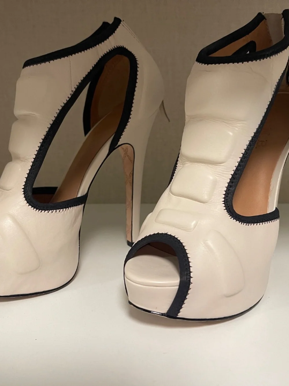 L.A.M.B. by Gwen Stefani Leather Peep-Toe Platform Booties 7 Cream & Black